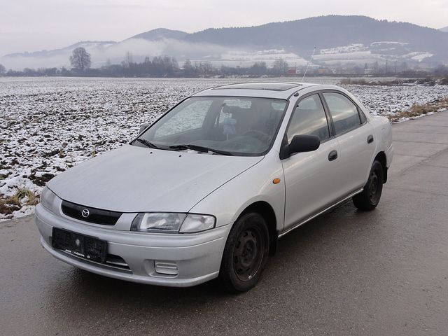 Mazda 323 15 GLX Sedan