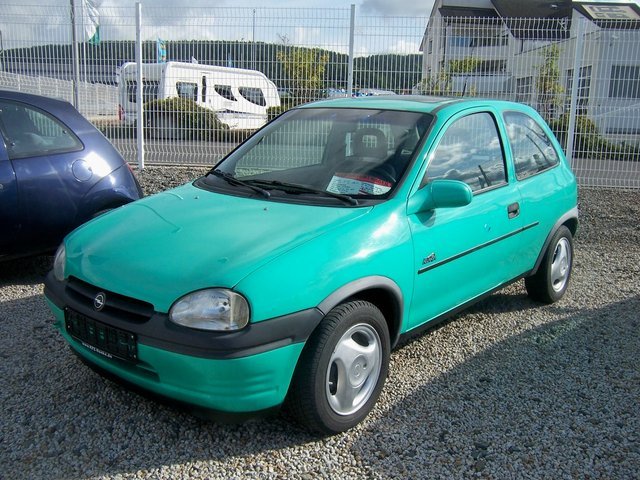 Opel Corsa 14S GL Sedan