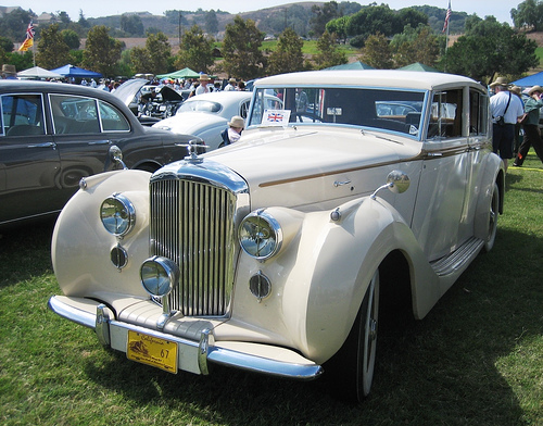 Bentley Mk VI sedan