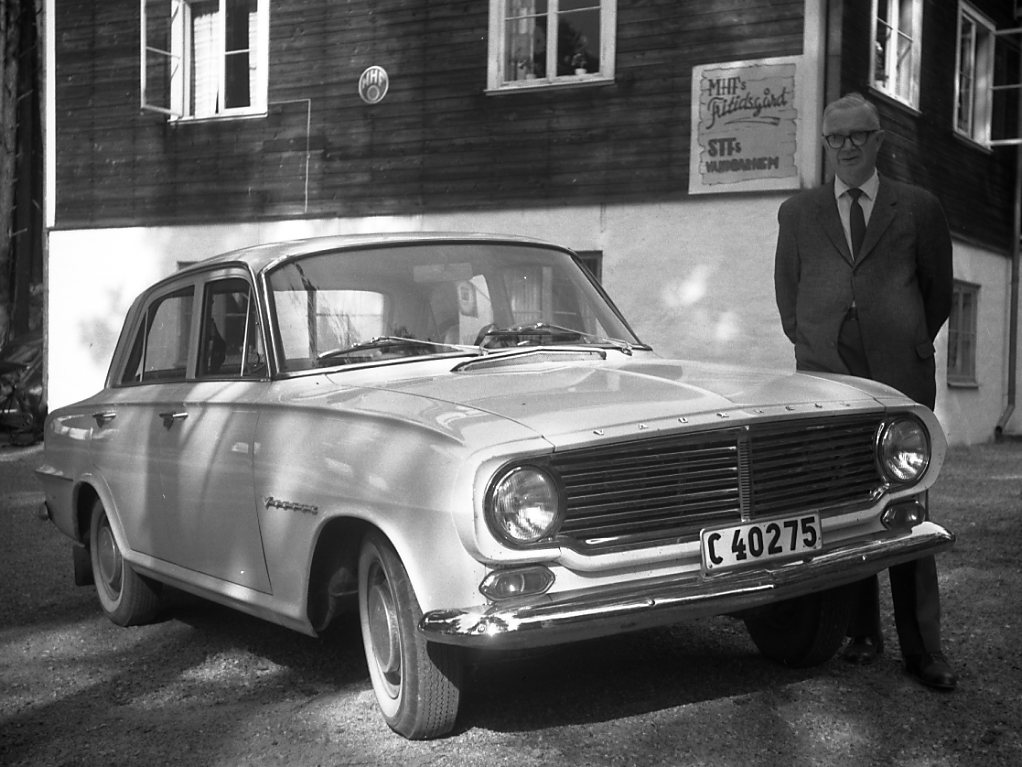 Vauxhall Victor 4-dr Sedan