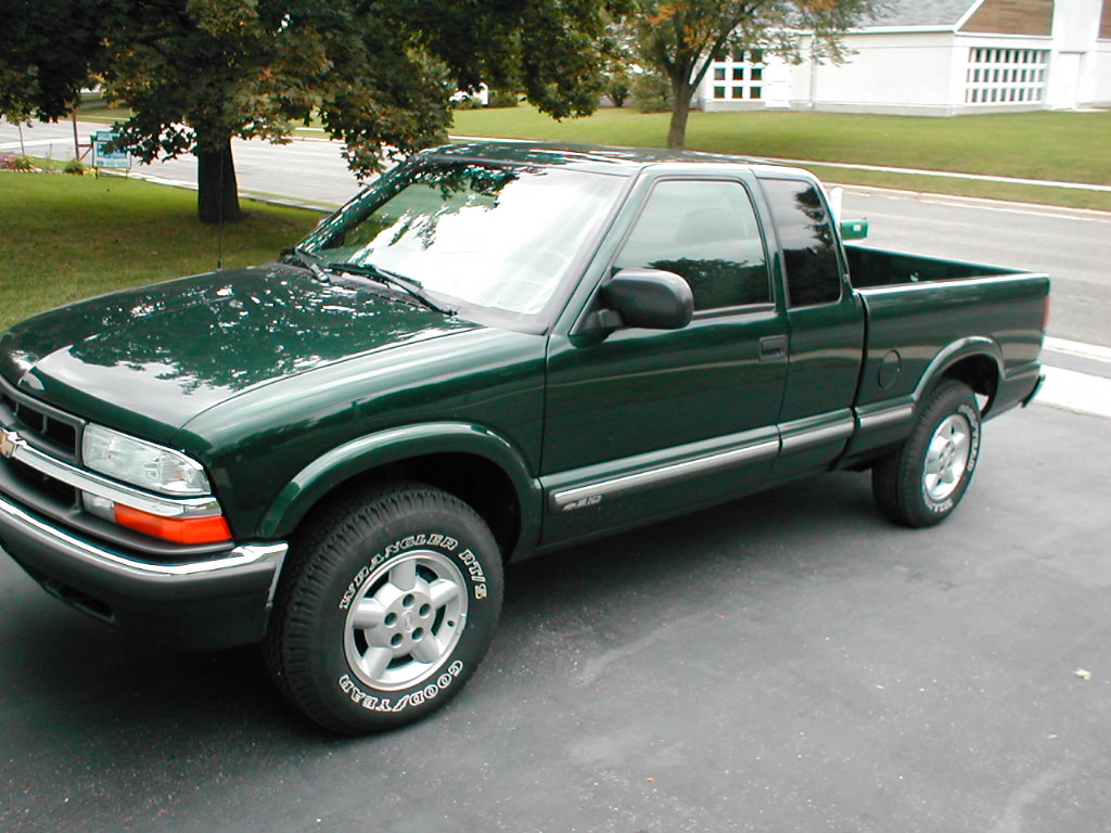 Chevrolet S-10 LS Cab