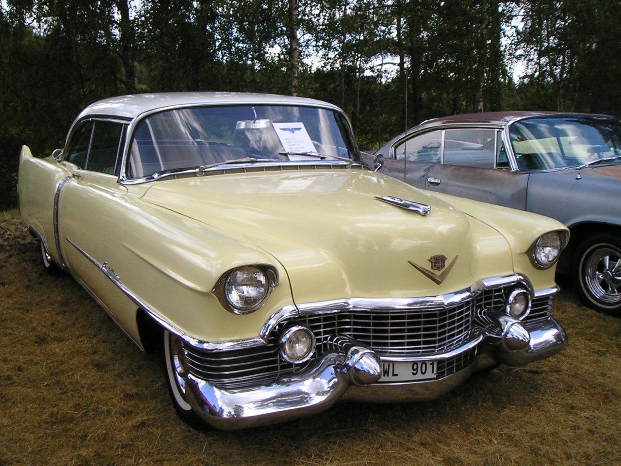 Cadillac De Ville 2dr HT