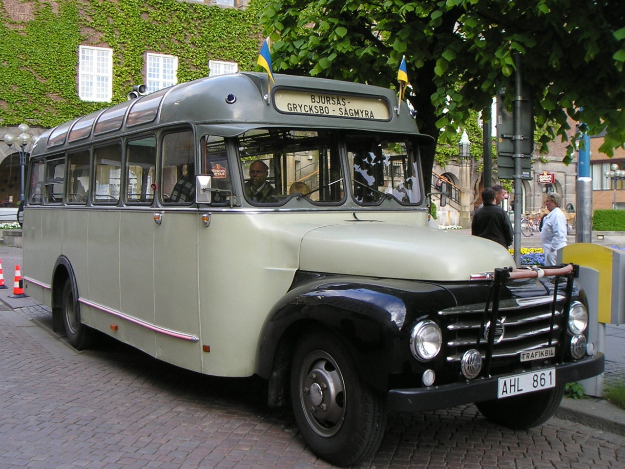 Volvo L3422 bus