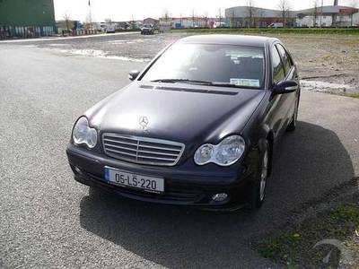 Mercedes-Benz 220S 4dr