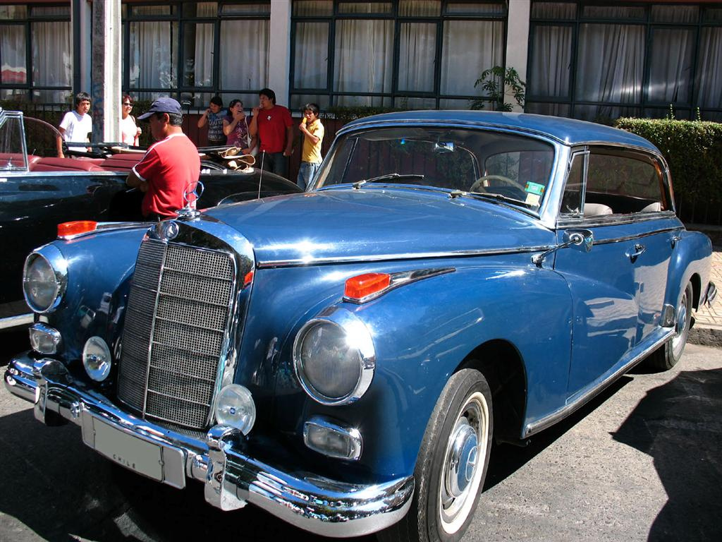 Mercedes-Benz 300 Sedan