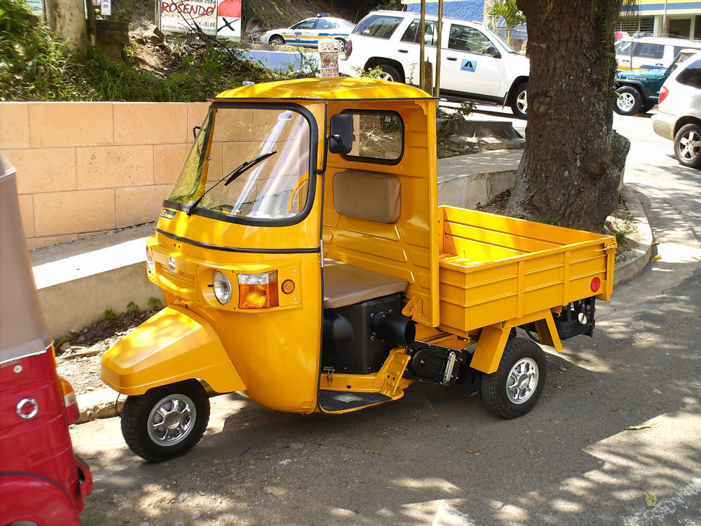 Bajaj RE Pickup