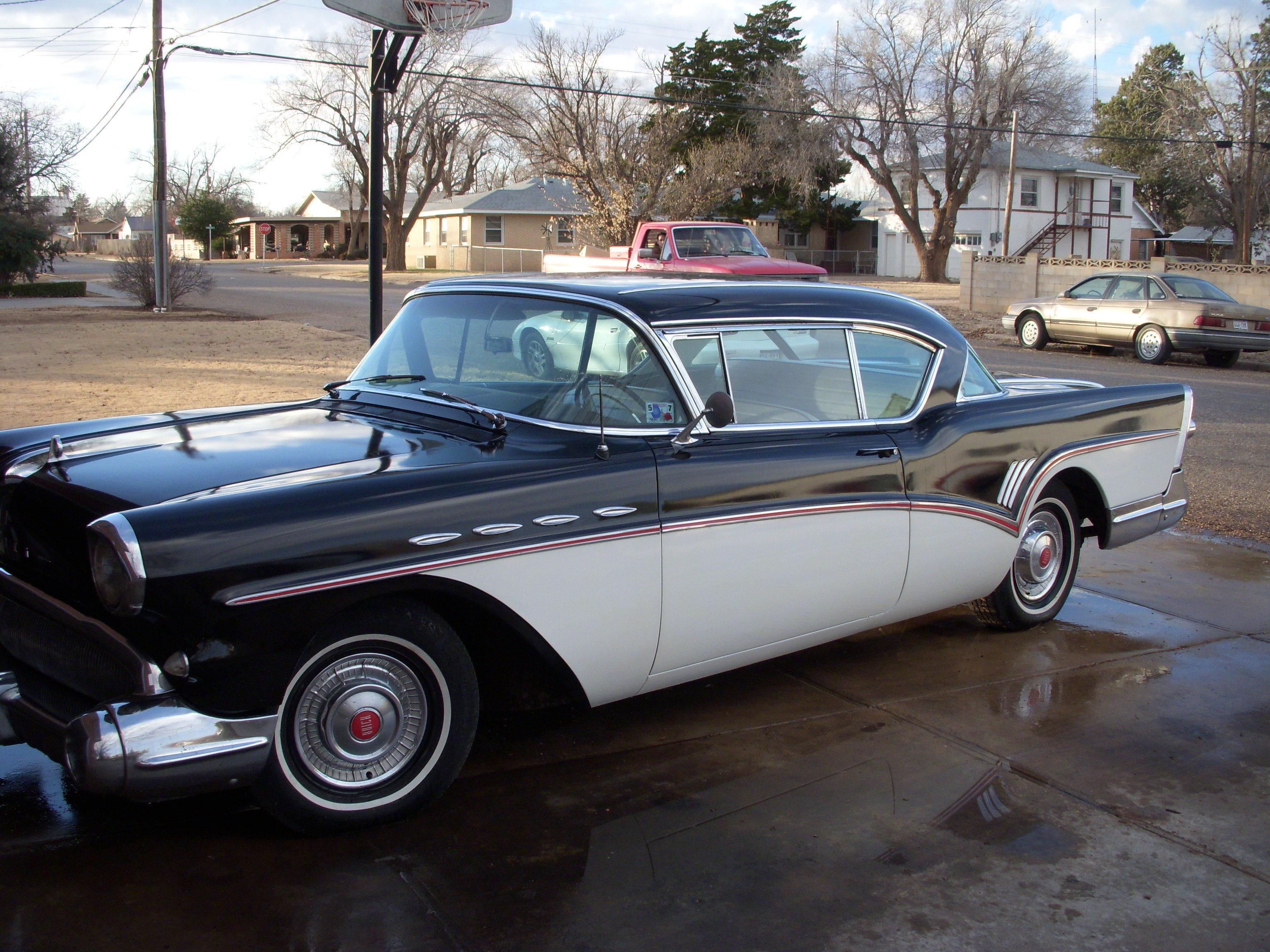 Buick Roadmaster 2-dr HT