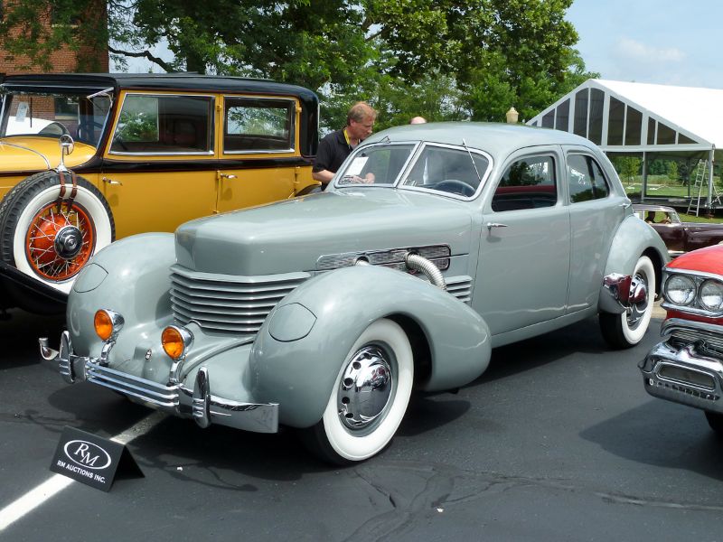 Strmmen-Dodge D-8 sedan