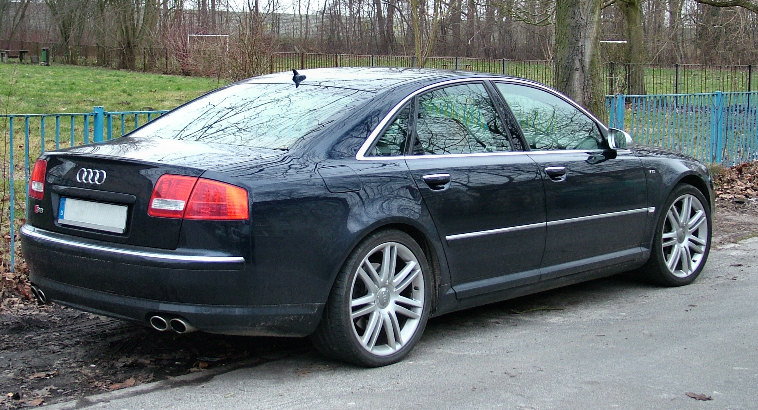 Audi S8 V10