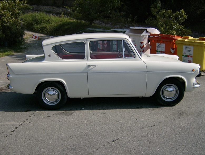 Ford Anglia de Luxe