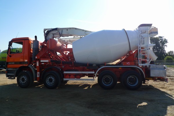 Mercedes-Benz Actros 3235