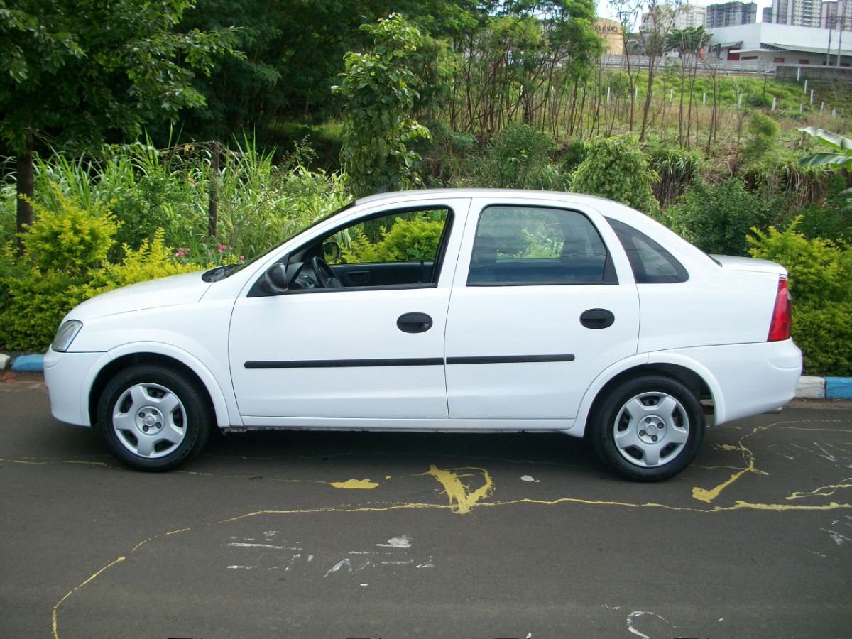 Chevrolet Corsa Sedan 18