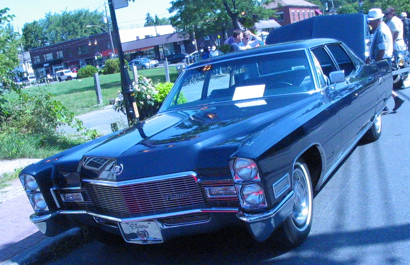 Cadillac Fleetwood 60 Special sedan