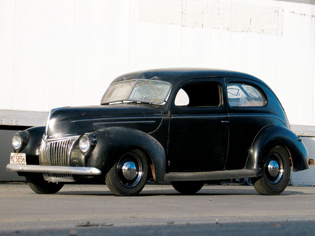 Ford Deluxe sedan