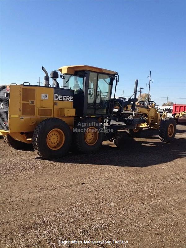 John Deere 670D