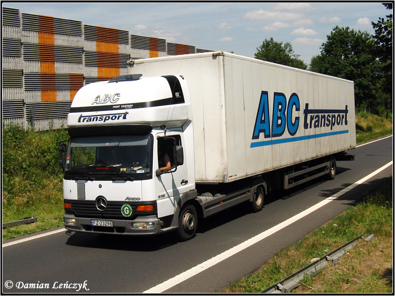 Mercedes-Benz Atego 818