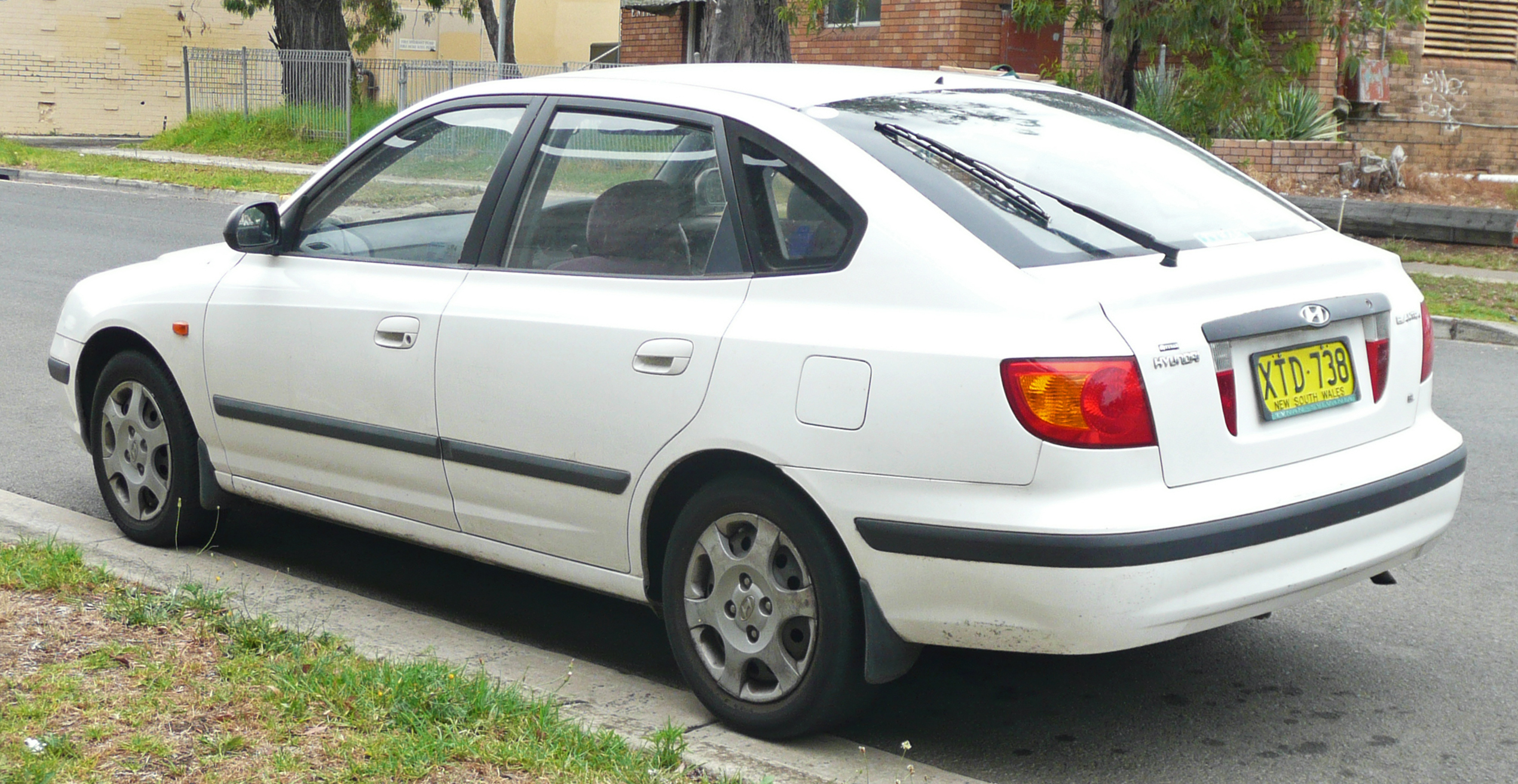 Hyundai Elantra 16 GL Liftback