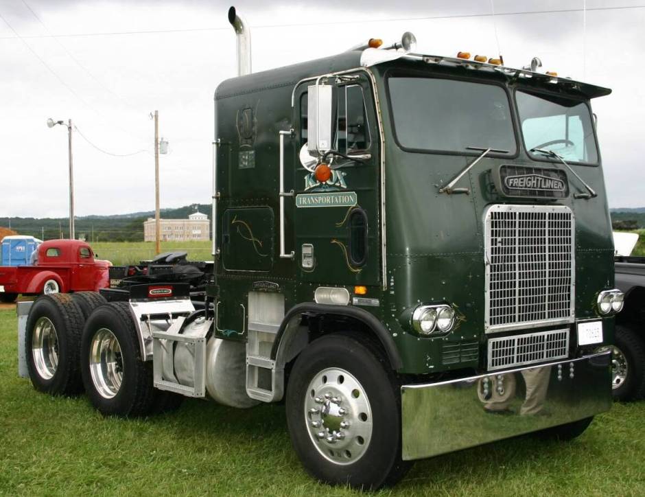 Freightliner FLT