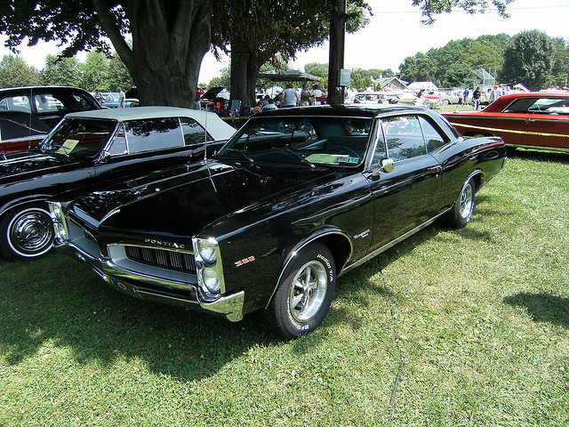 Pontiac Tempest Custom 2dr HT