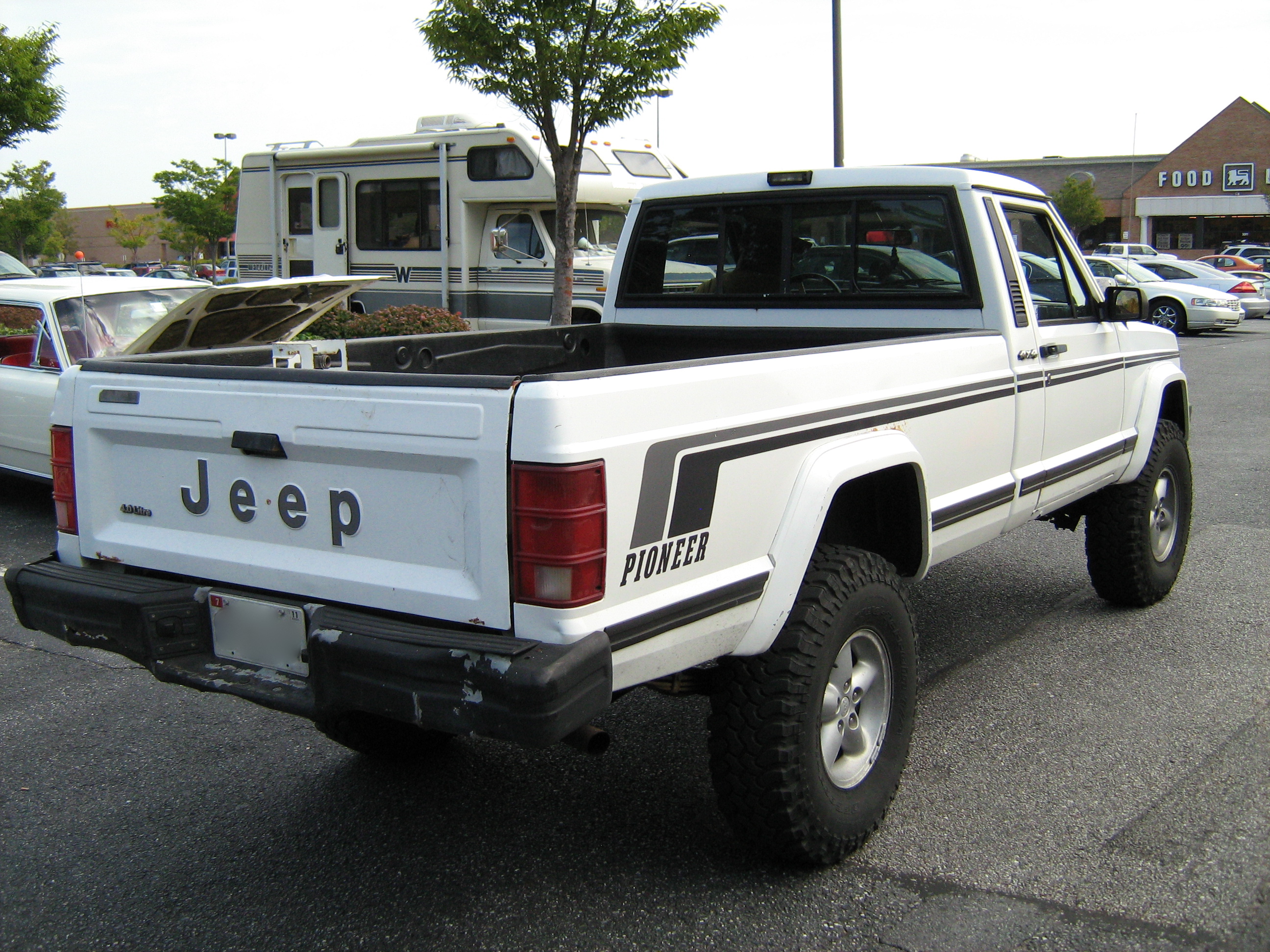 Jeep Comanche Pioneer