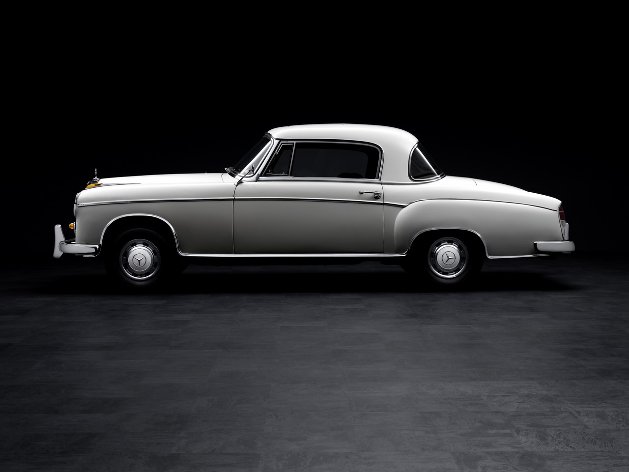 Mercedes-Benz 220S coupe
