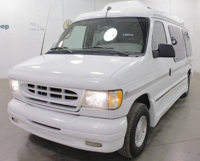 Ford Econoline 150 - Universial Conversion van