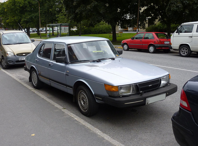 Saab 900 GLi