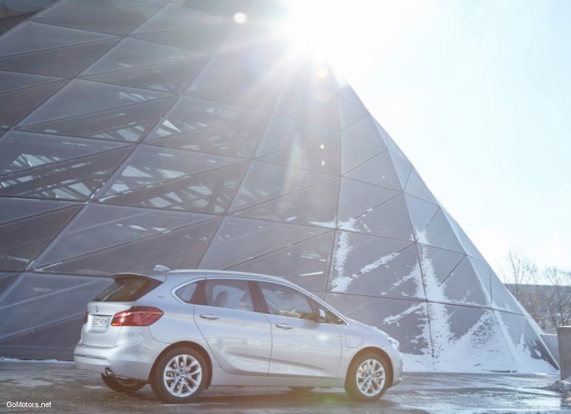 BMW 225xe Active Tourer - 2016