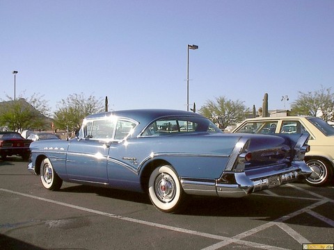 Buick Roadmaster 2-dr HT