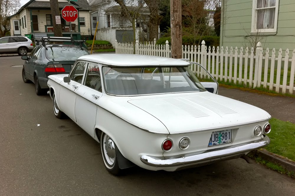 Chevrolet Corvair 700 4dr