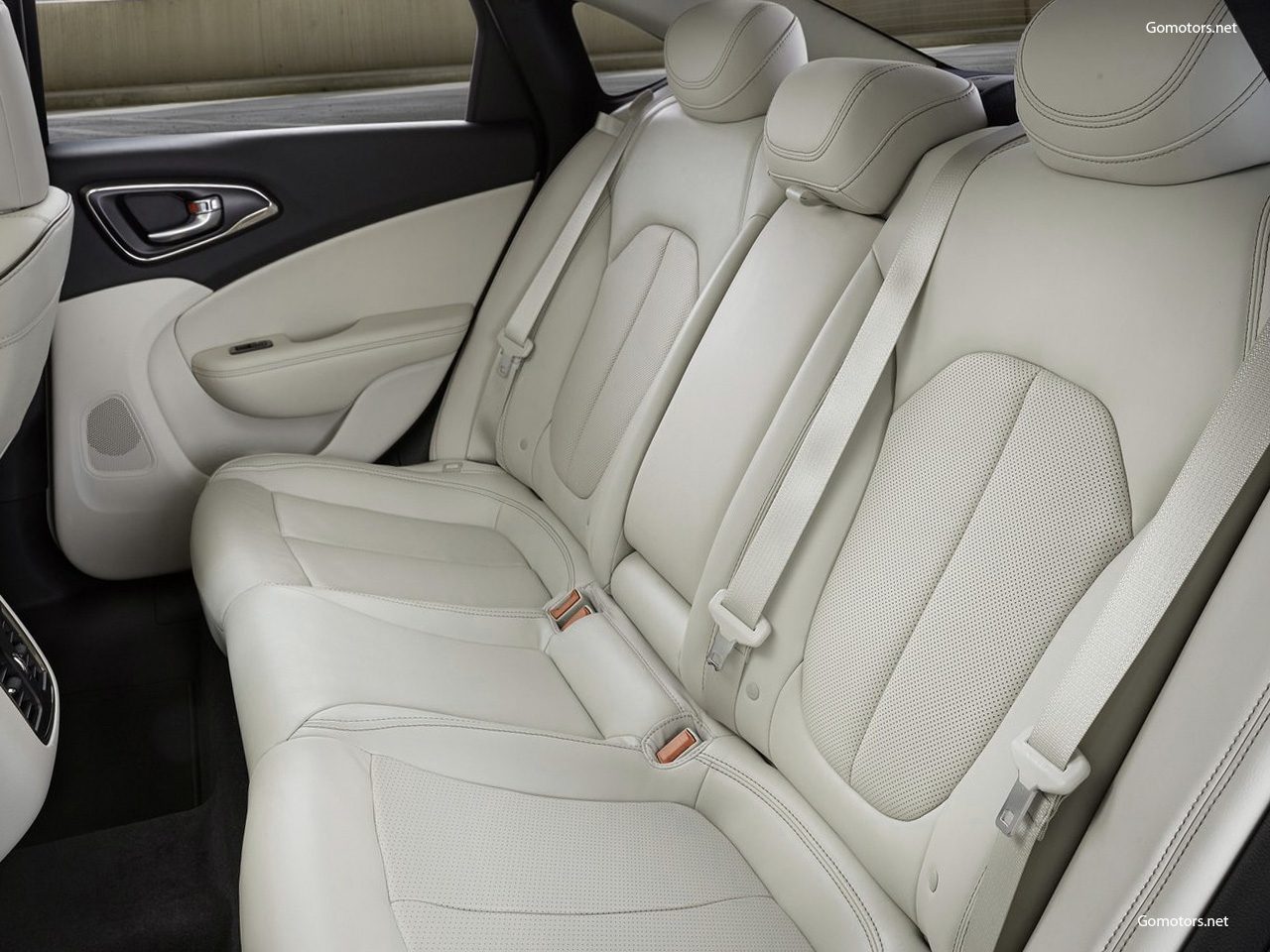 2015 Chrysler 200 interior