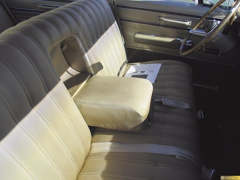 Chrysler Newport 250 4dr HT