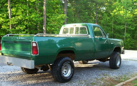 Dodge Power Wagon D-200