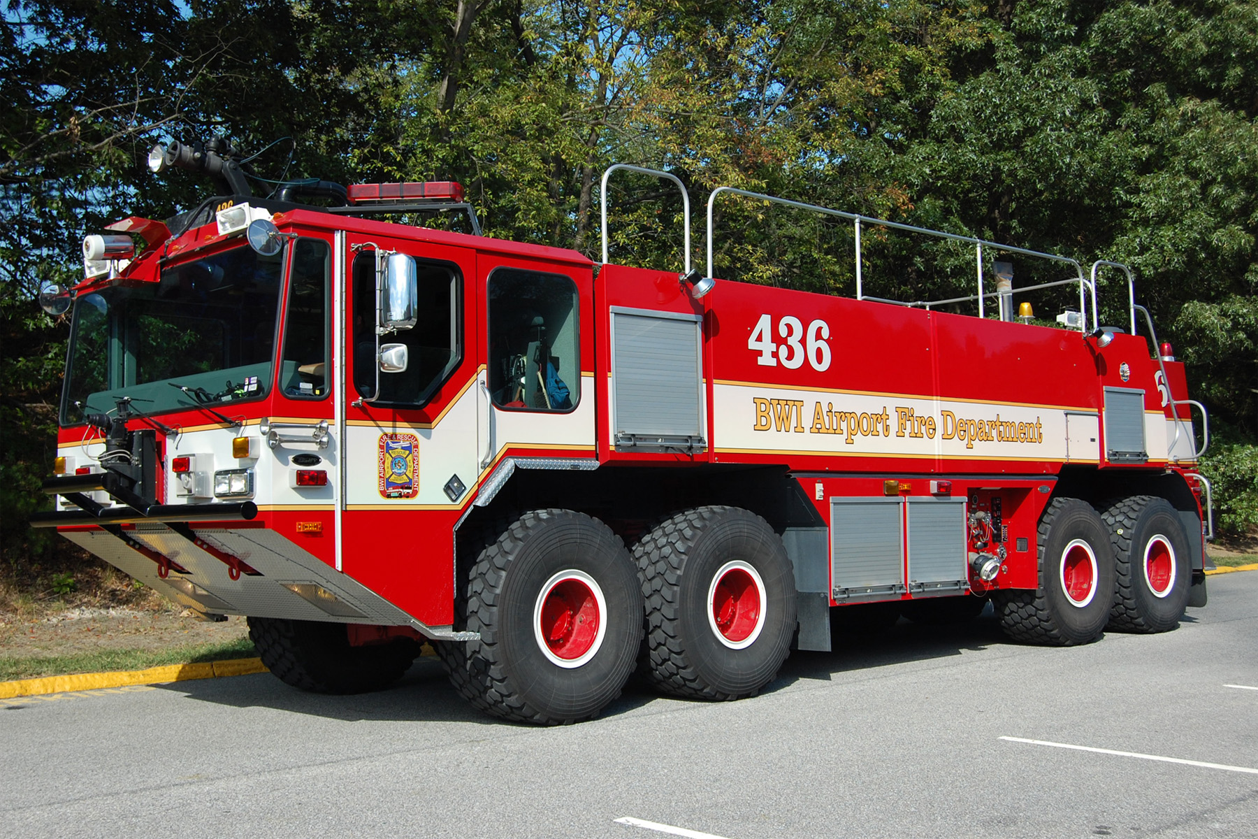 8 пожарка. Пожарные Грузовики 8x8. Пожарный автомобиль. Большая пожарная машина. Современная пожарная машина.