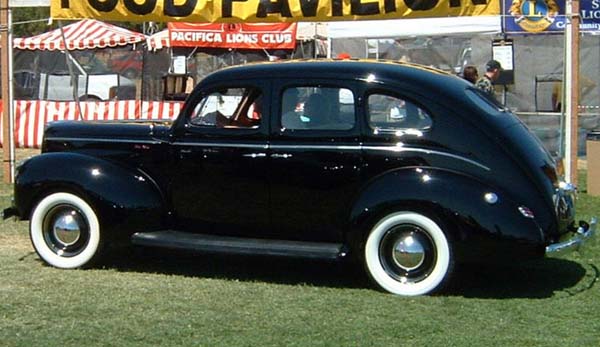 Ford 4-dr Sedan