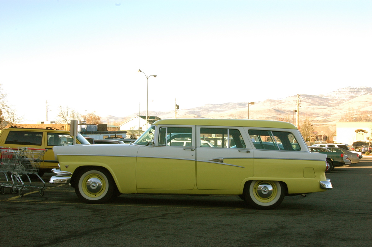 Ford Country sedan wagon