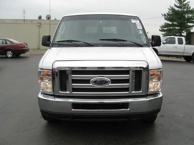 Ford E-350 XLT