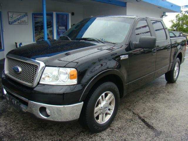 Ford F-150 Lariat V8