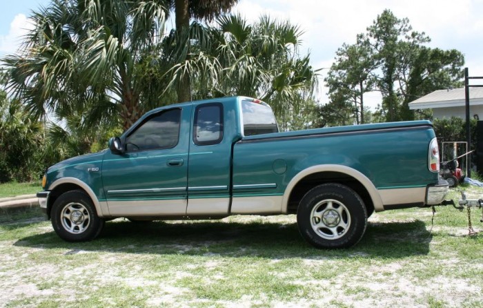 Ford F-150 Lariat V8