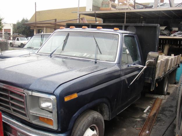 Ford F-350 flatbed