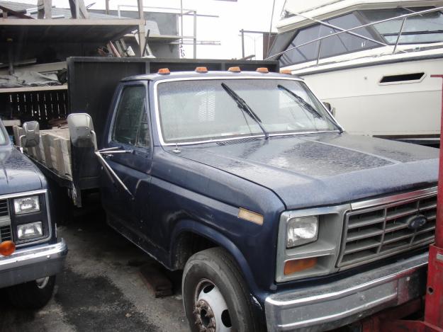 Ford F-350 flatbed