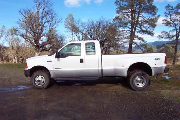 Ford F-350 XLT wrecker