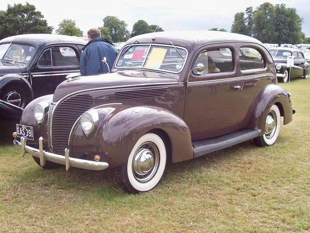 Ford Model 81A Deluxe Tudor