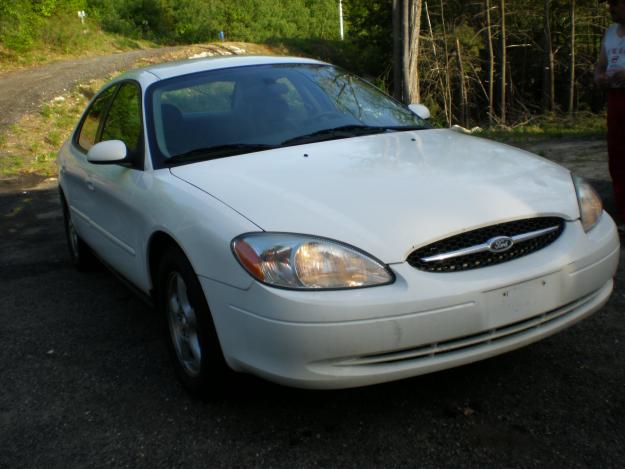 Ford Taurus LX Sedan