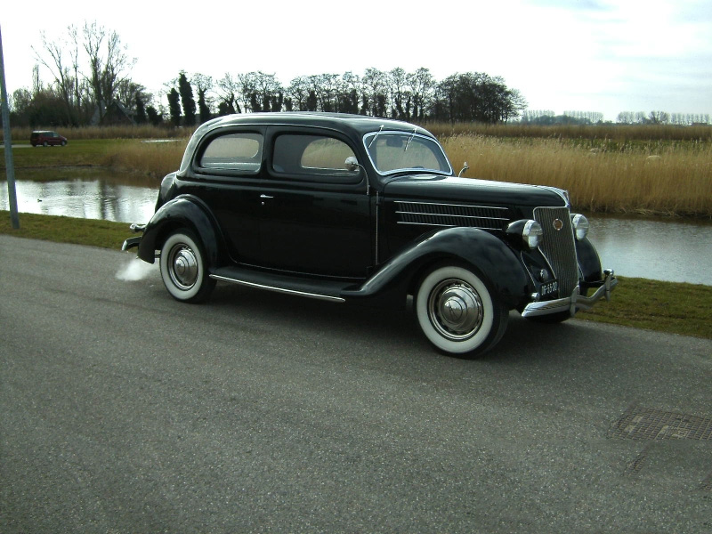 Ford V8 Custom Tudor Sedan