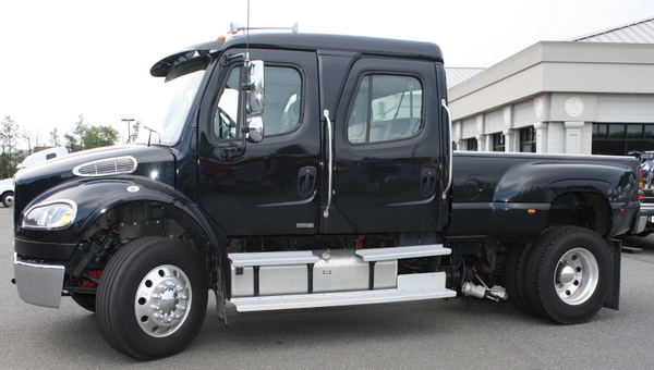 Freightliner Business Class M2 106