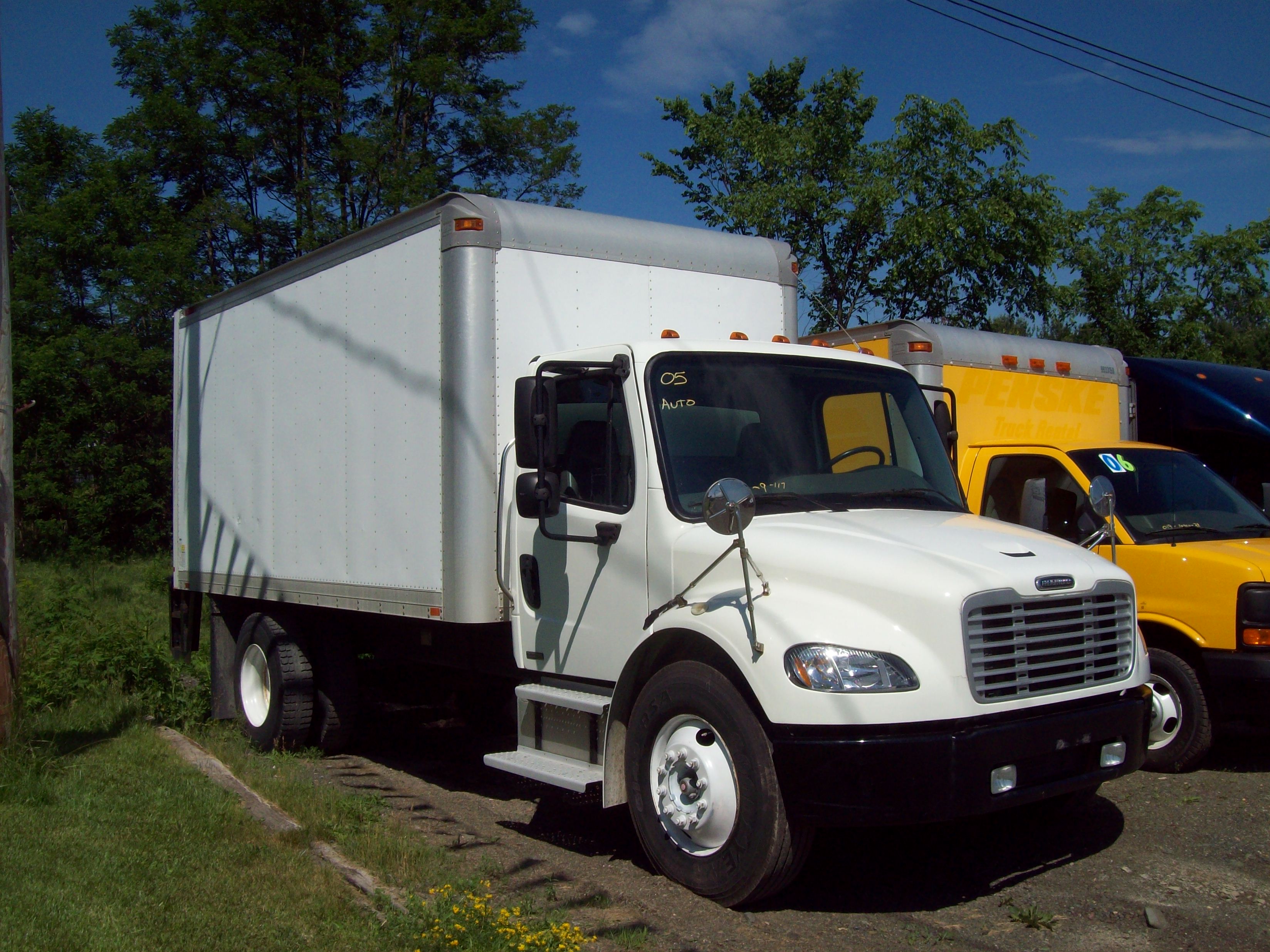 Freightliner Business Class M2 Pick Up