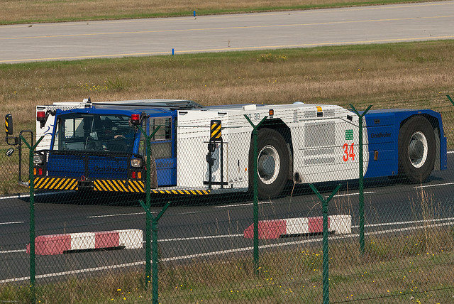 Goldhofer Push-back truck