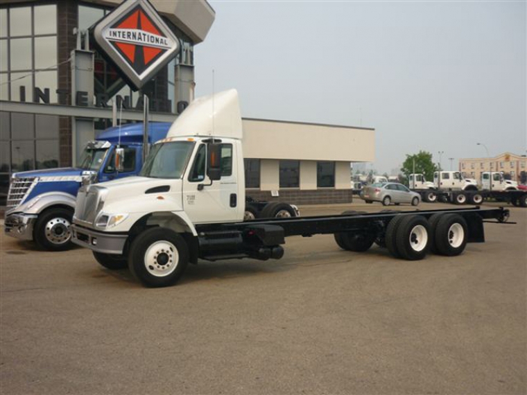 International L-160 highway tractor