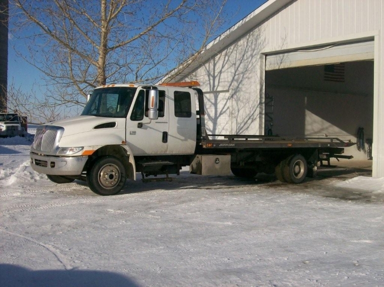 International L-160 highway tractor